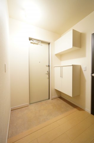 玄関　※同物件・同タイプの写真です