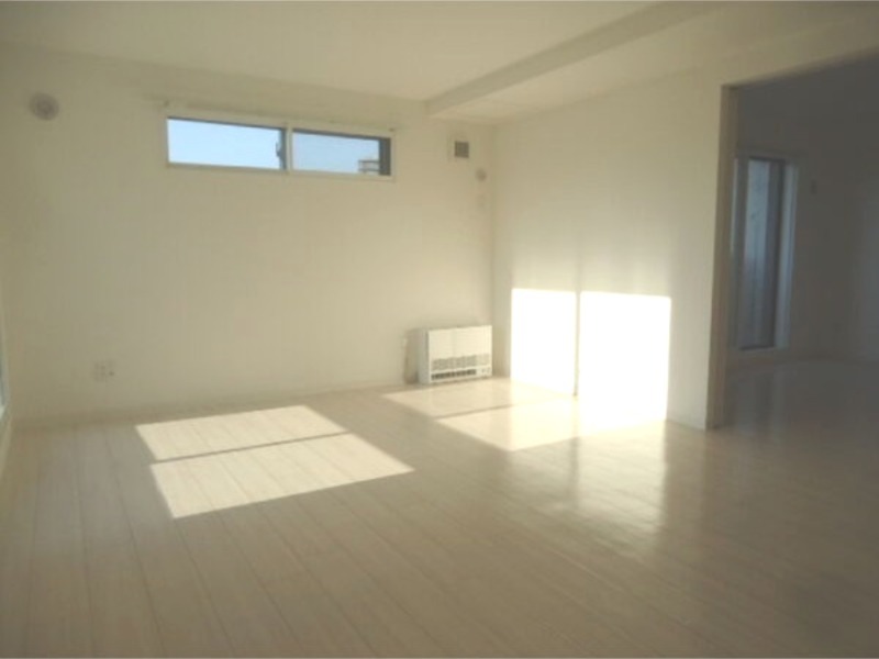 居室・リビング　退去予定につき反転タイプの画像です。