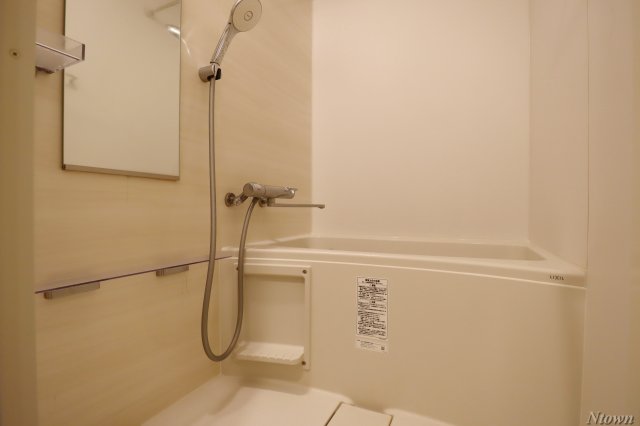 バス・シャワールーム　落ち着いた空間のお風呂です