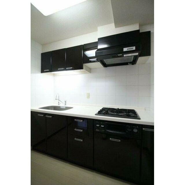 キッチン　システムキッチン（3口ガスコンロ・グリル付）