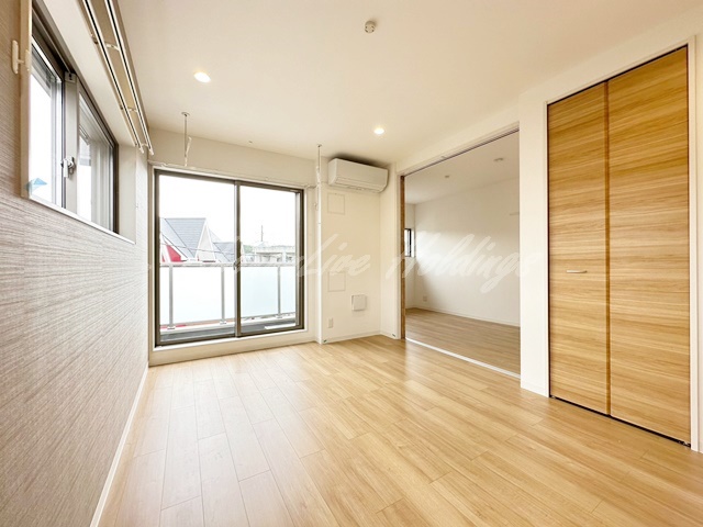 居室・リビング　5.4帖の洋室♪