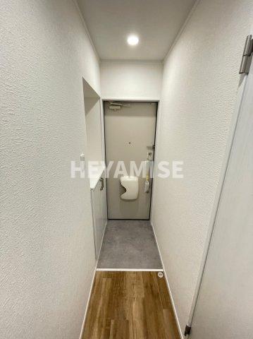 玄関　※反転間取りのお部屋の写真です※