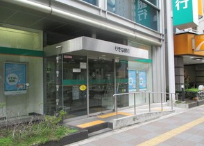 銀行　（株）りそな銀行 浅草支店（銀行）まで129m