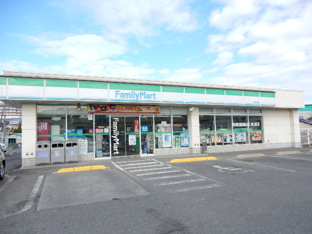 コンビニ　ファミリーマート郡店（コンビニ）まで678m