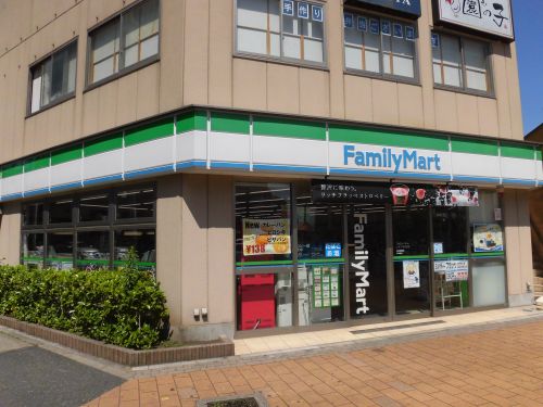 コンビニ　ファミリーマート いすゞ本社前店（コンビニ）まで721m