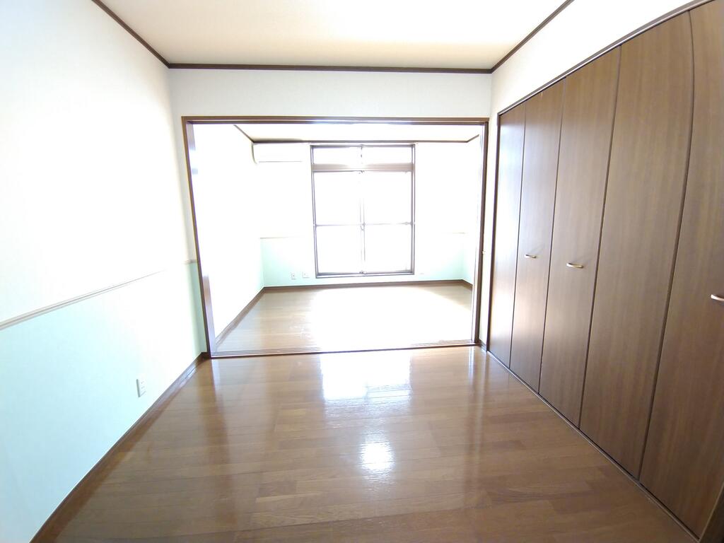 その他部屋・スペース　キッチン側から撮影