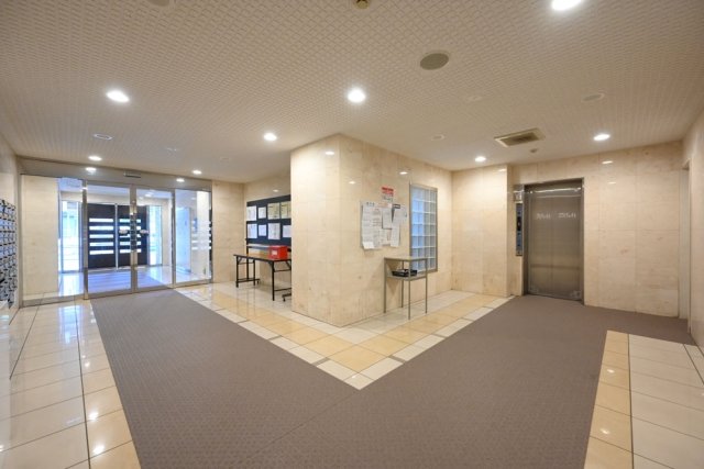 エントランス　清潔なエントランスです