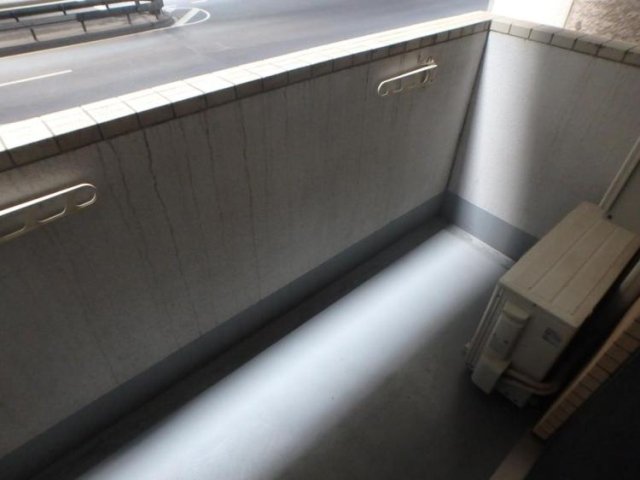 バルコニー　お洗濯にも便利なバルコニー付き