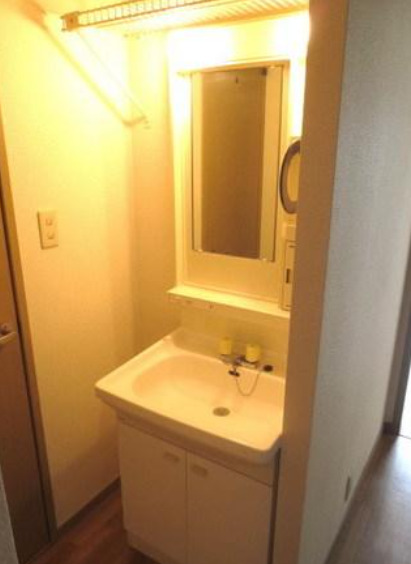洗面設備　別部屋の写真を使用しております。