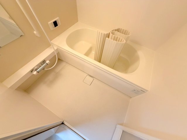 バス・シャワールーム　広めのお風呂は一日の疲れを癒してくれます。