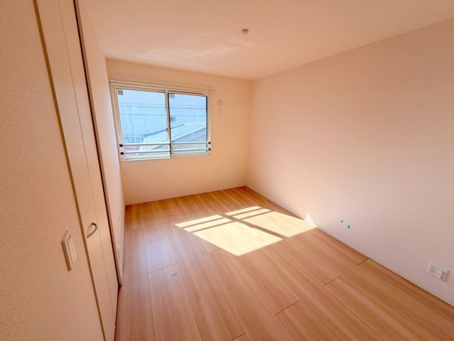 居室・リビング　家具配置がしやすいですね。