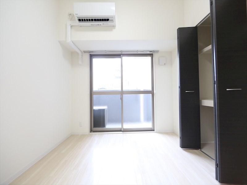 バルコニー　洋室5.5帖　クローゼット付　エアコン完備　南面バルコニー