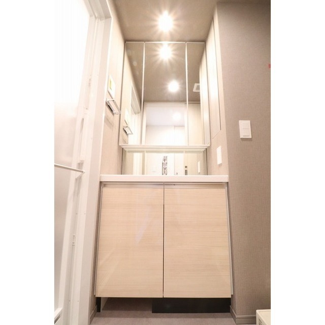 洗面設備　※反転タイプの写真を使用しています。