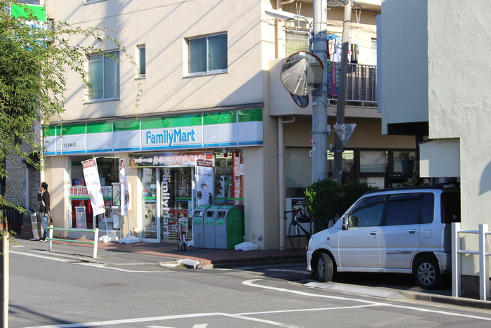 コンビニ　ファミリーマート（コンビニ）まで160m