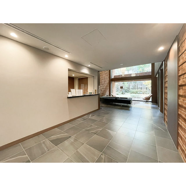 エントランス　落ち着いたエントランスです