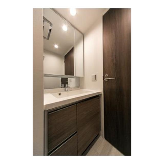 洗面設備　※写真は同タイプ住戸です。