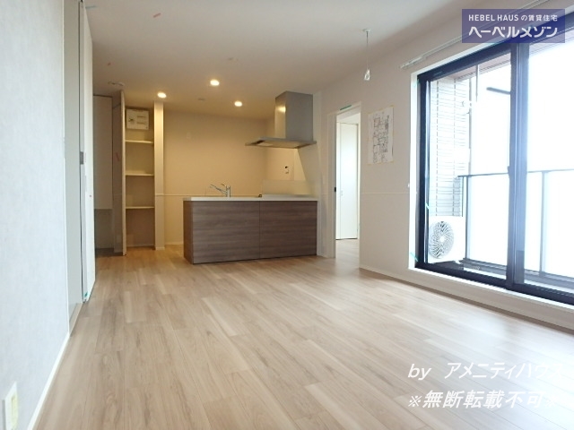 居室・リビング　●ゆったりとしたリビングスペース。