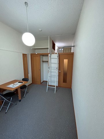 居室・リビング　こちらのリビングで趣味の時間をお楽しみください