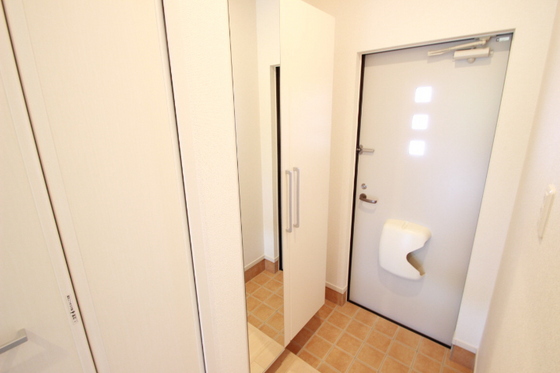 玄関　※別部屋の写真です