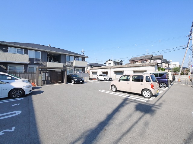 駐車場　車をお持ちの方に嬉しい駐車場付きの物件です