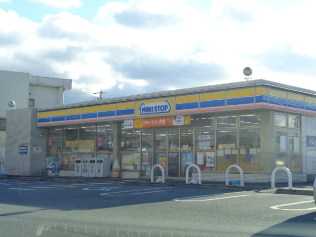 コンビニ　ミニストップ松阪松ヶ崎駅前店（コンビニ）まで355m