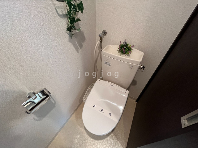 トイレ　温水洗浄便座付き