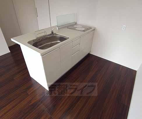 キッチン　ＩＨコンロ付きのシステムキッチンです。