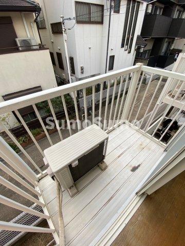 バルコニー　外からの目が気にならないバルコニーで洗濯物が干せます