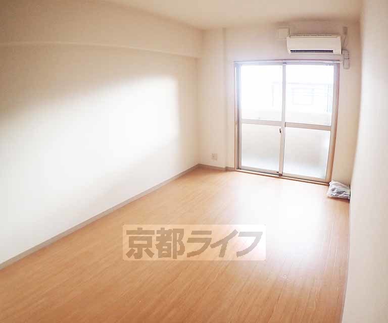 居室・リビング　フローリングでとても綺麗です