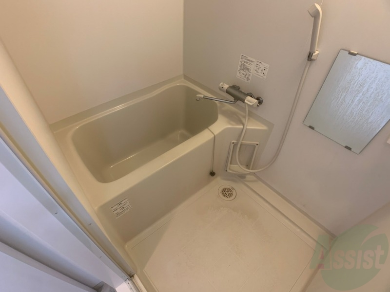 バス・シャワールーム　バスルームはこちらです。広々としてゆったり休めます。