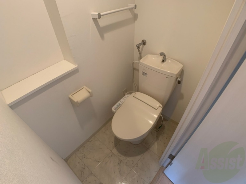 トイレ　こちらはトイレです。清潔感があり、安心して使用できます。