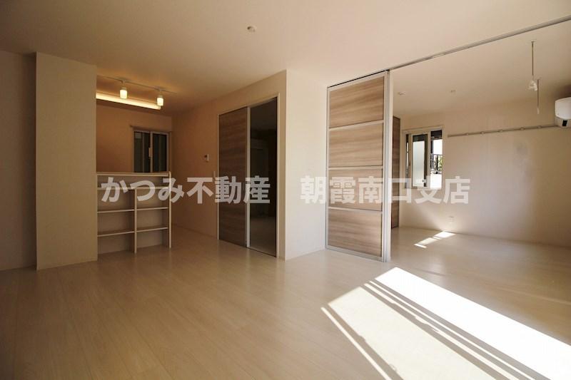 居室・リビング　同物件別号室参考写真