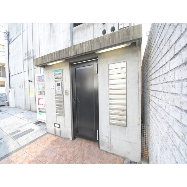 エントランス　ゆとりのあるエントランスです