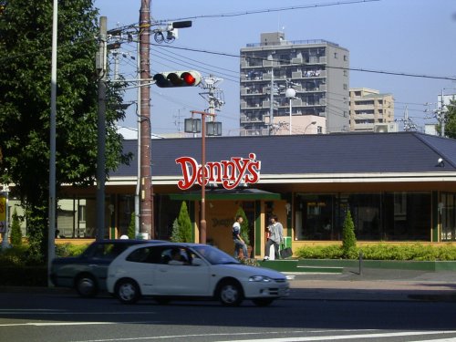 飲食店　デニーズ松原店（飲食店）まで485m