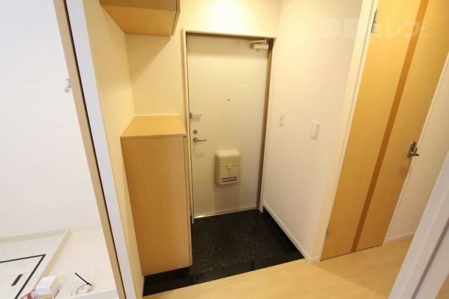 玄関　１０２号室イメージ画像