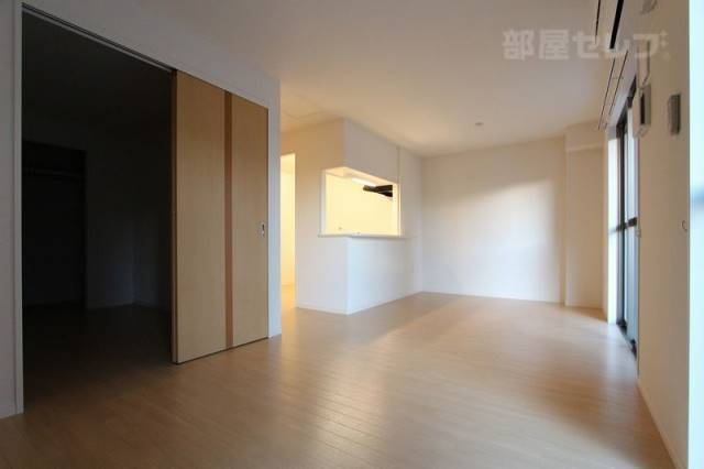 居室・リビング　１０２号室イメージ画像