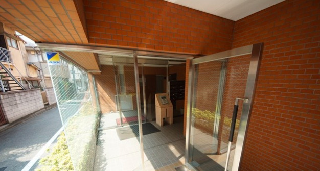 エントランス　建物の内部です