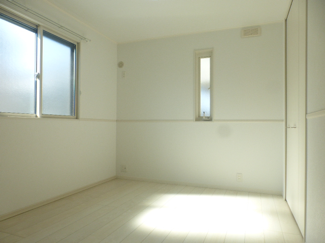 その他部屋・スペース　洋室5.0帖　明るい室内（反転）