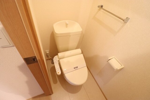 トイレ　温水洗浄暖房便座