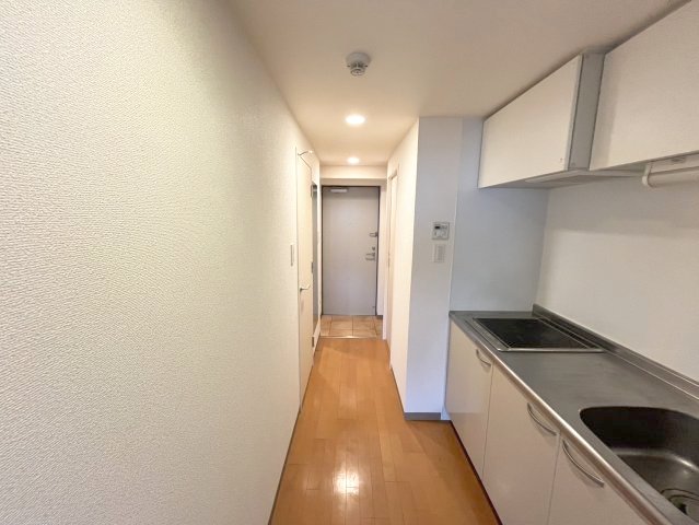 玄関　廊下から玄関になります。