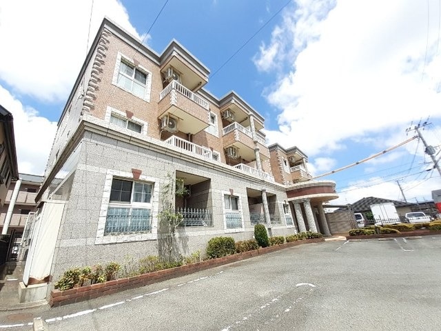 建物外観　人気の角部屋2K物件です。