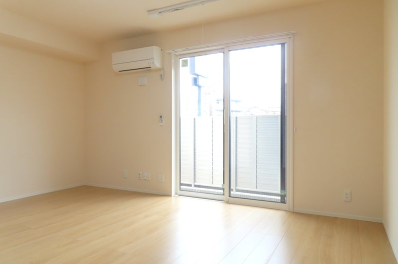 居室・リビング　同物件別部屋