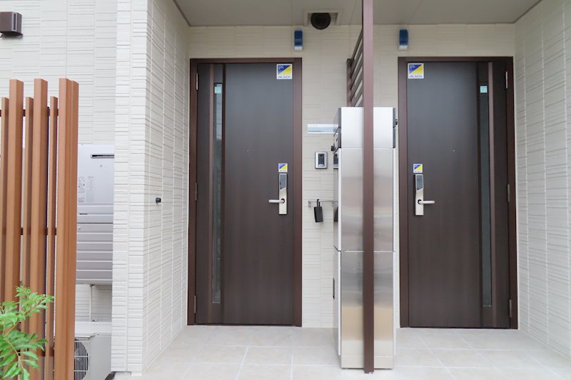 玄関　同物件別部屋