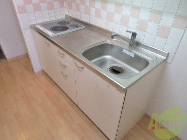 キッチン　広いキッチンです、料理をする方にも嬉しいですね