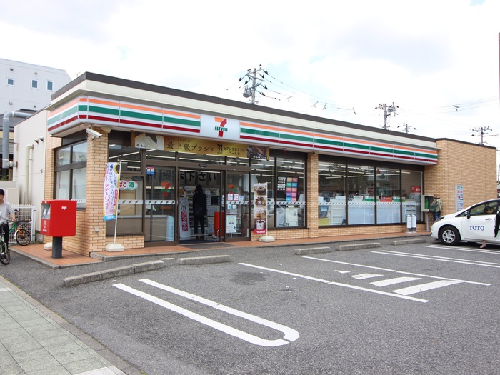 コンビニ　セブンイレブン（コンビニ）まで225m