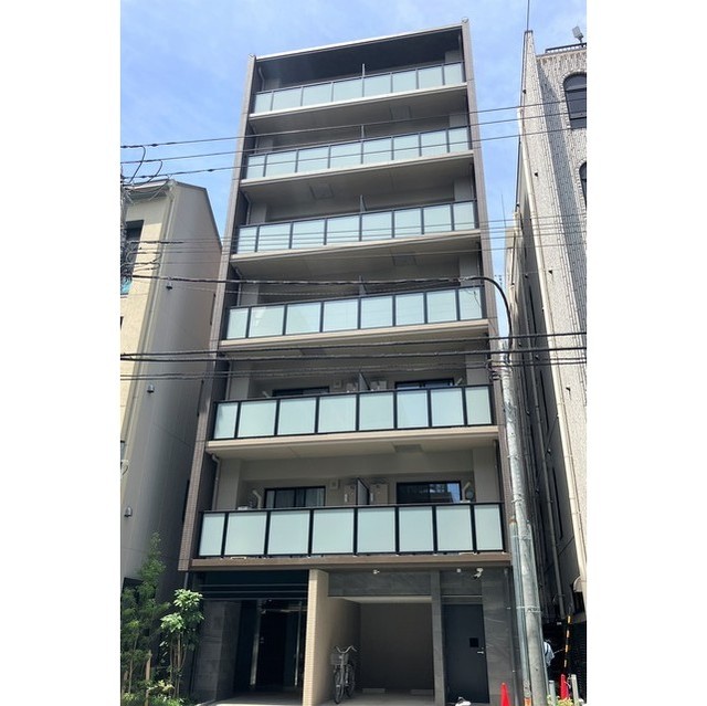 建物外観　エントランス側（２０２３年７月撮影）