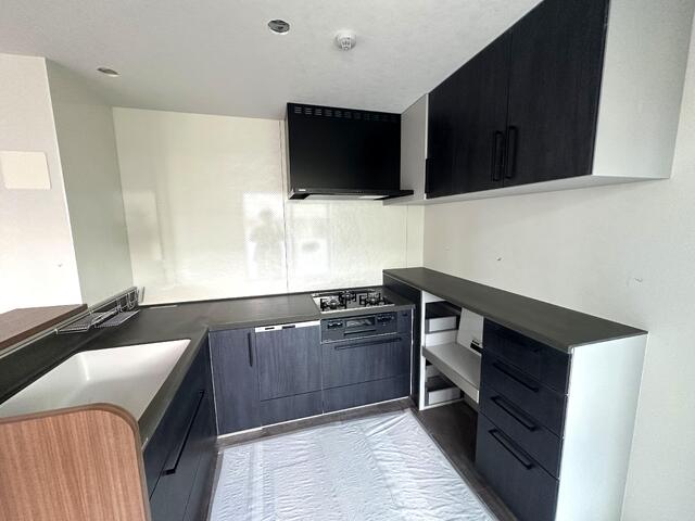 キッチン　◆収納豊富・ゆとりあるキッチンスペース◆建築中