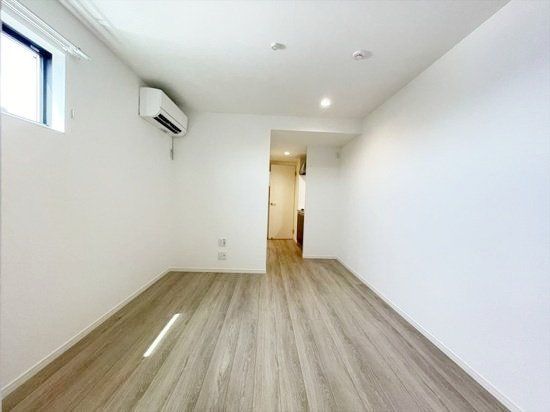 居室・リビング　エントランス