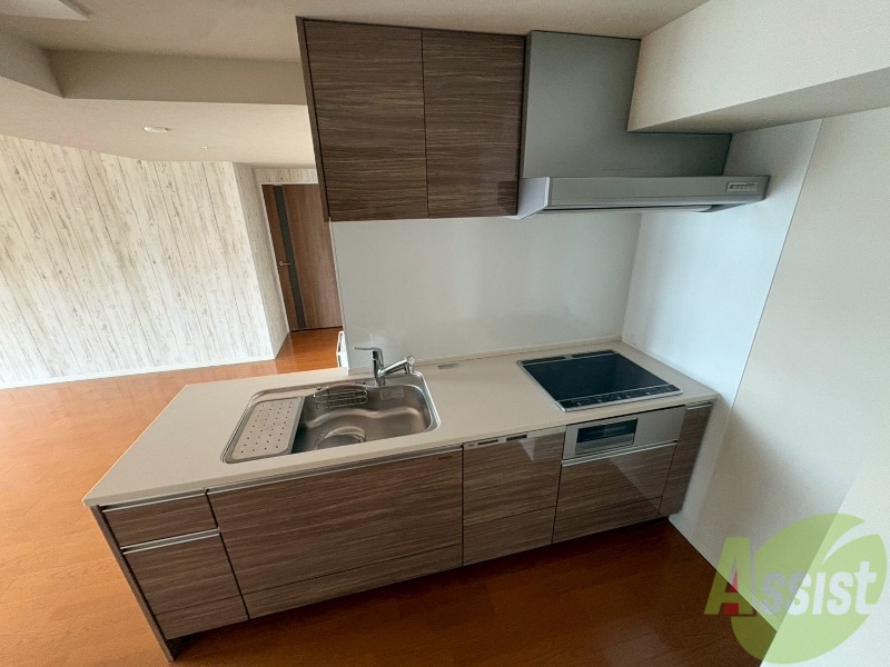 キッチン　システムキッチン完備で３口ついているので料理もできます！