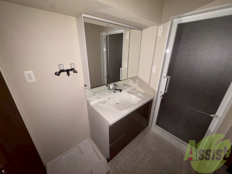 洗面設備　大きくて使いやすそうな独立洗面台になっています。